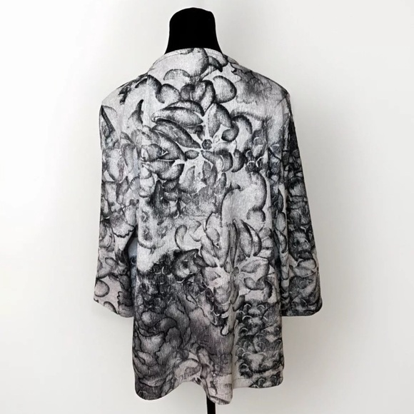 Chicos Top Easy Wear 2 Sz L Cardigan Topper Black White Floral Party Classy EUC - Picture 3 of 9